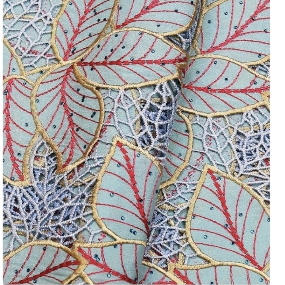 Elegant Leaf Pattern Fabric